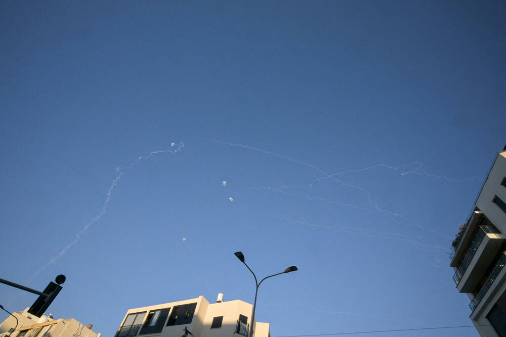 Projektili na nebu iznad Tel Aviva