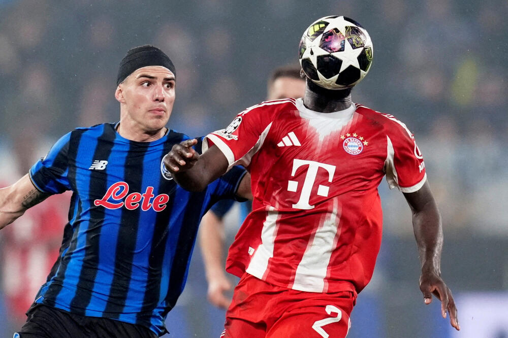 Krstović u duelu sa... Dajom Upamekanom, Foto: Reuters