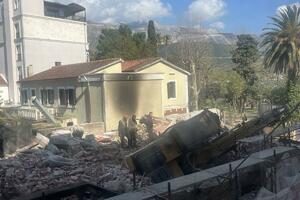 Budva: Žuta kuća porušena, Slovinići pitaju kako je to investitoru...