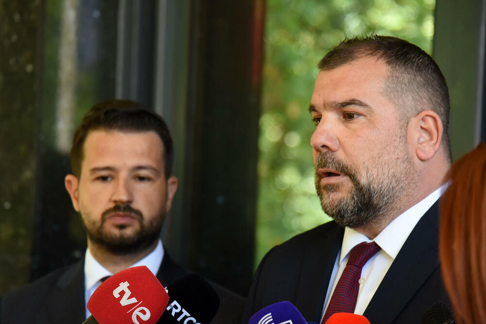 Ministar vojni kaže da "svako bavljenje mikromenadžmentom" degradira vrhovnu komandu: Milatović i Krapović, Foto: Luka Zekovic