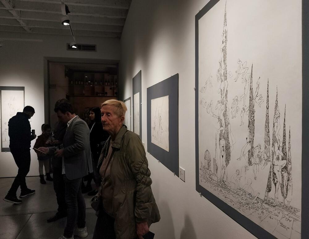 <p>Izložba &ldquo;Noć i dan&rdquo; Nikice Raičevića otvorena u podgoričkoj Galeriji &ldquo;Art&rdquo; koju je transformisala u kosmos imaginacije i racionalnog</p>