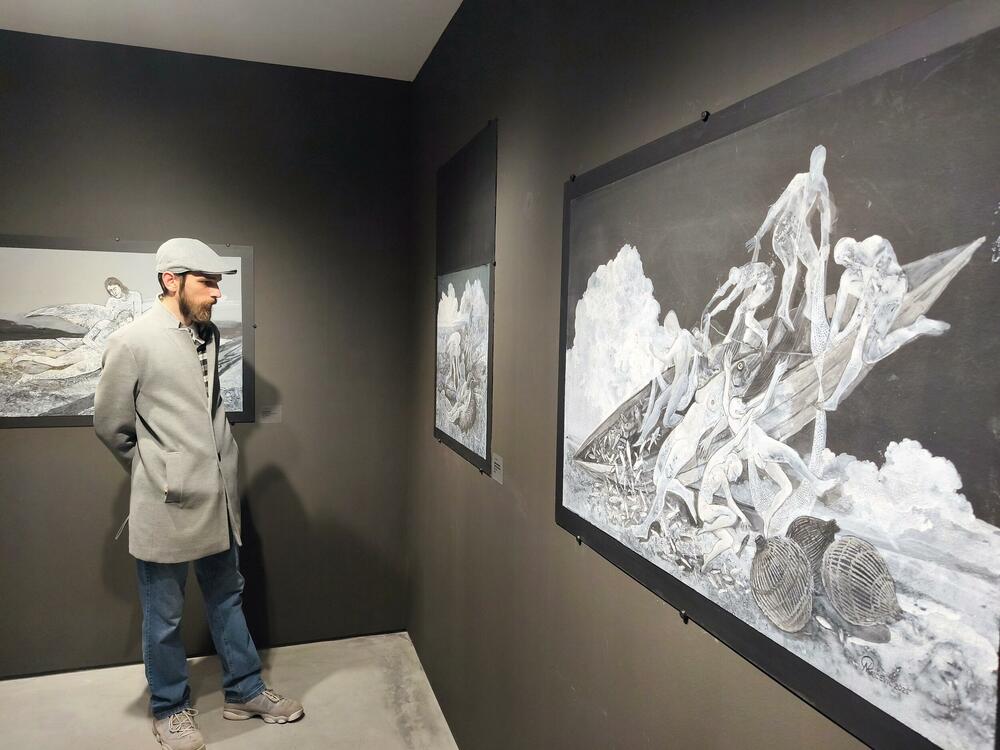 <p>Izložba &ldquo;Noć i dan&rdquo; Nikice Raičevića otvorena u podgoričkoj Galeriji &ldquo;Art&rdquo; koju je transformisala u kosmos imaginacije i racionalnog</p>