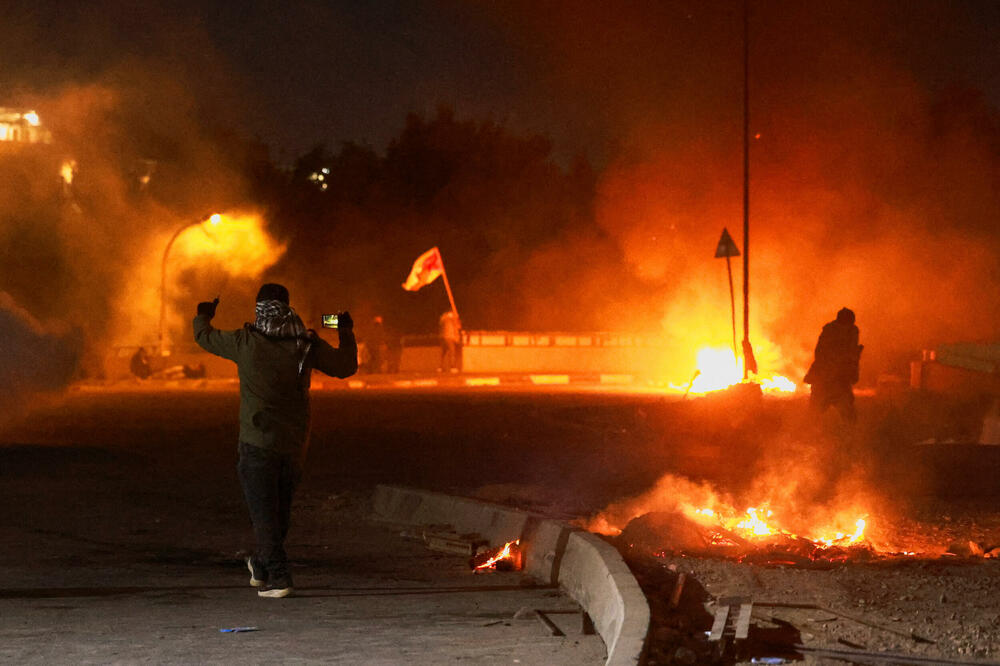 Detalj sa protesta u Bagdadu nakon smrti iranskog vrhovnog vođe Alija Hamneija, Foto: REUTERS