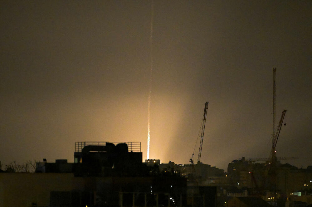 Iranska raketa pada na Tel Aviv, Foto: REUTERS
