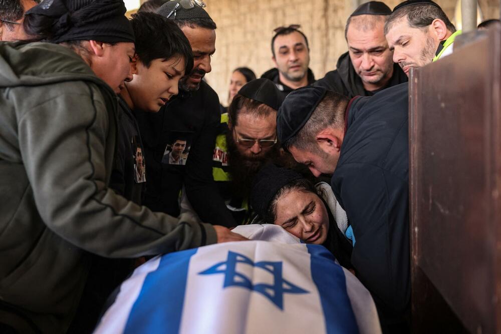 Izraelci oplakuju poginulog u iranskim napadima