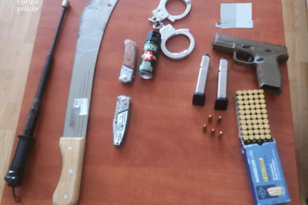 Обыски на севере: изъято оружие, боеприпасы, средства...
