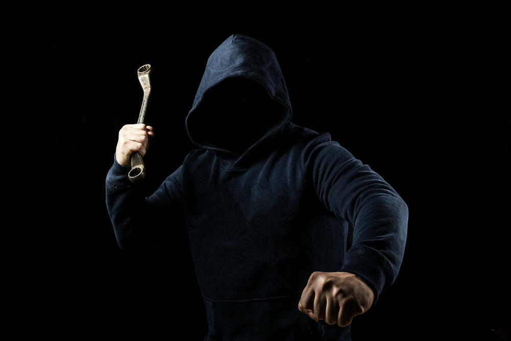 Metalne šipke radile u sačekuši?