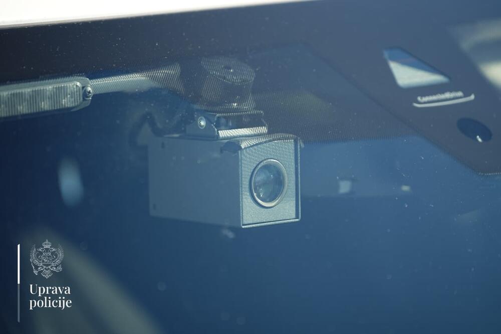 Uhapšena dvojica vozača, na auto-putu vozili 180 kilometara na sat