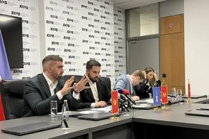 DPS, Mujović'i "yolsuzluk anlaşması" nedeniyle Zečević'i görevden almaya çağırıyor