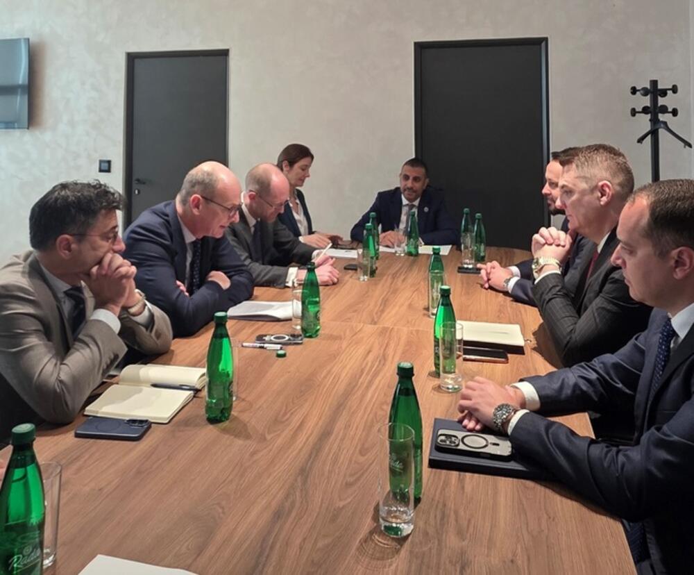 Šahmanović sa delegacijom EBRD: Crna Gora jača poziciju...