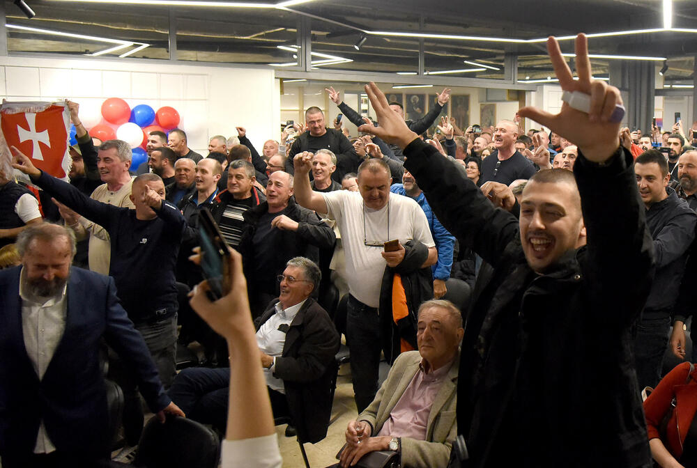 Niđe programa, samo usluge, identitet i kult ličnosti: Kako...