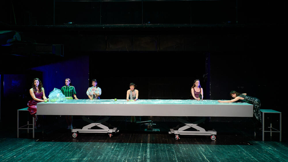 <p>Nova scena podrške mladim autorima predstavlja intimnu priču o gubitku, ranjivosti i iscjeljenju kroz savremeni scenski izraz</p>