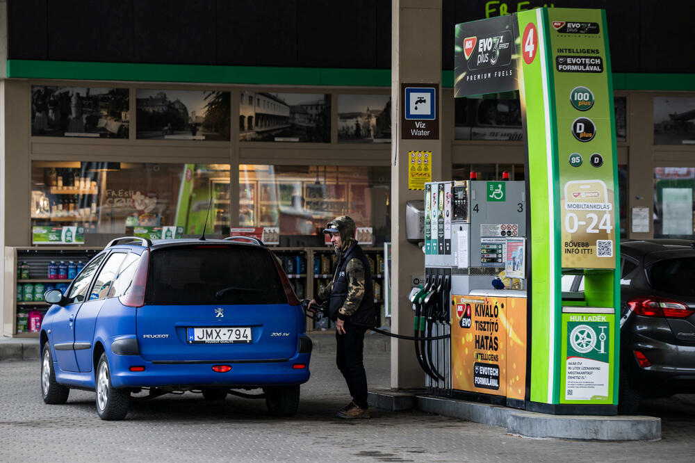 Detalj sa benzinske pumpe u Mađarskoj, Foto: Reuters
