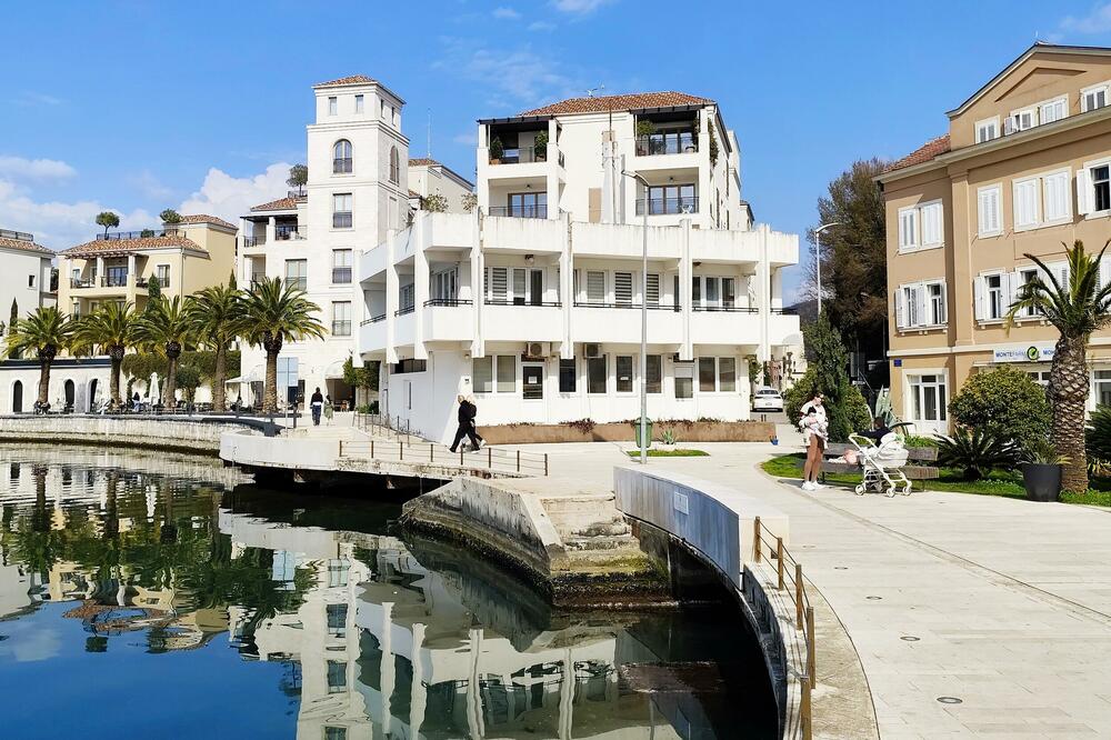 Sjedište Lučke kapetanije u Tivtu, Foto: Siniša Luković