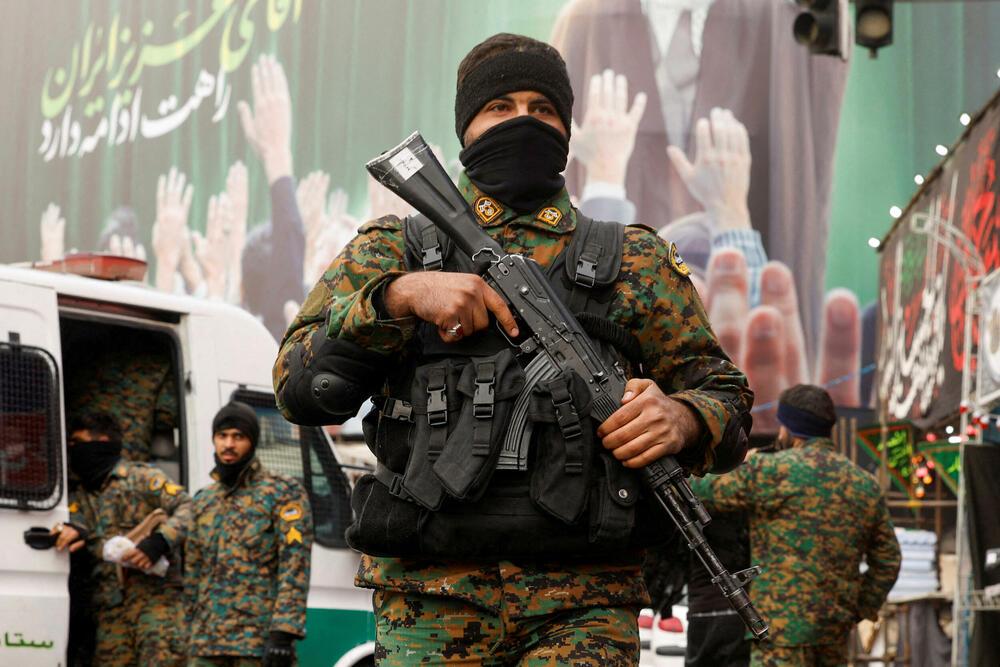 Pripadnici policijskih snaga u Teheranu