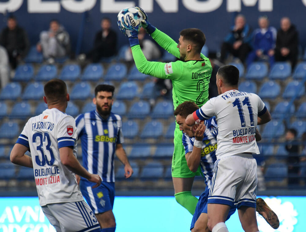 <p>Podgoričani dali sedam golova na dva posljednja meča i prvi put vezali pobjede ovog proljeća, slijedi iskušenje u Baru</p>
