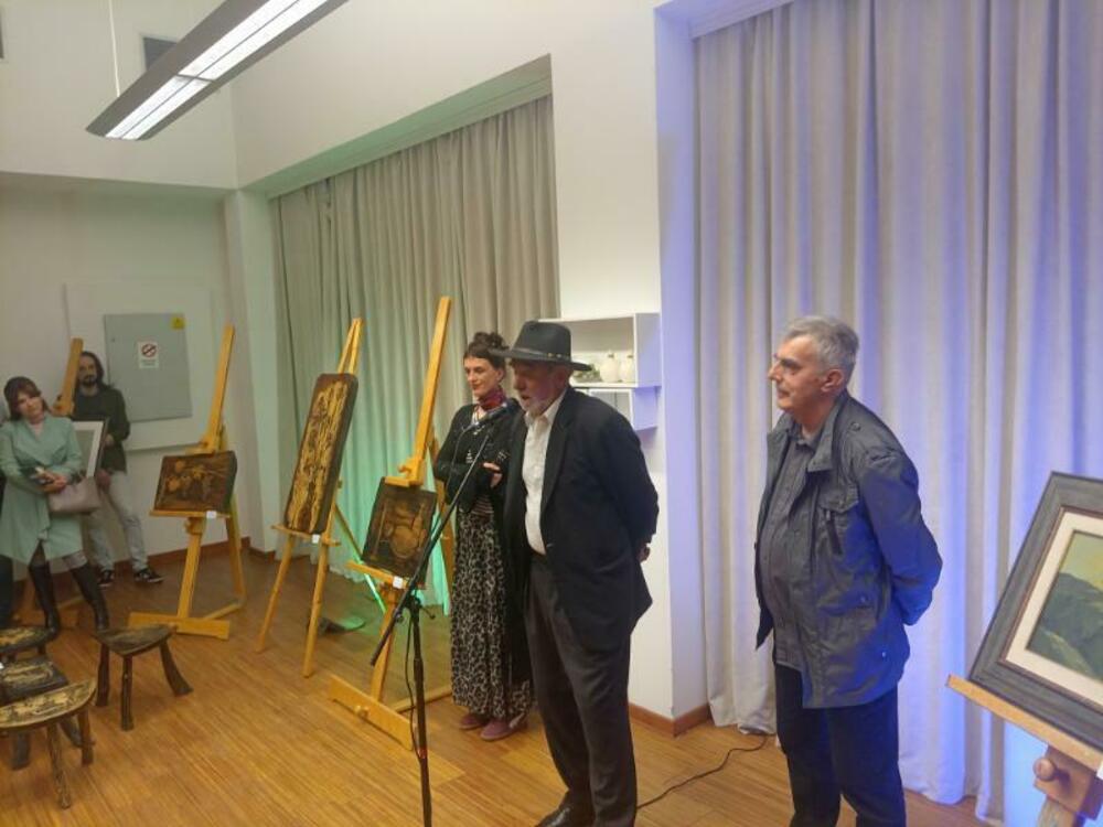 Demonstracija istrajnosti narodnog stila