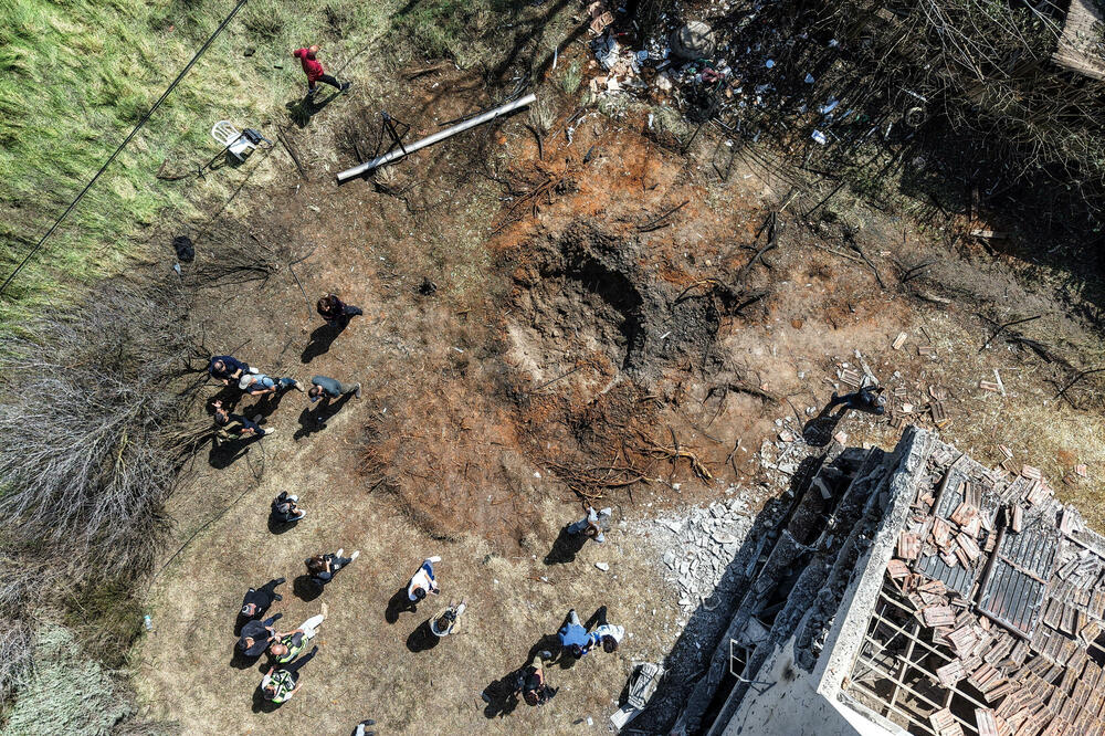 Detalj sa sjevera Izraela nakon pada rakete Hezbolaha, Foto: REUTERS