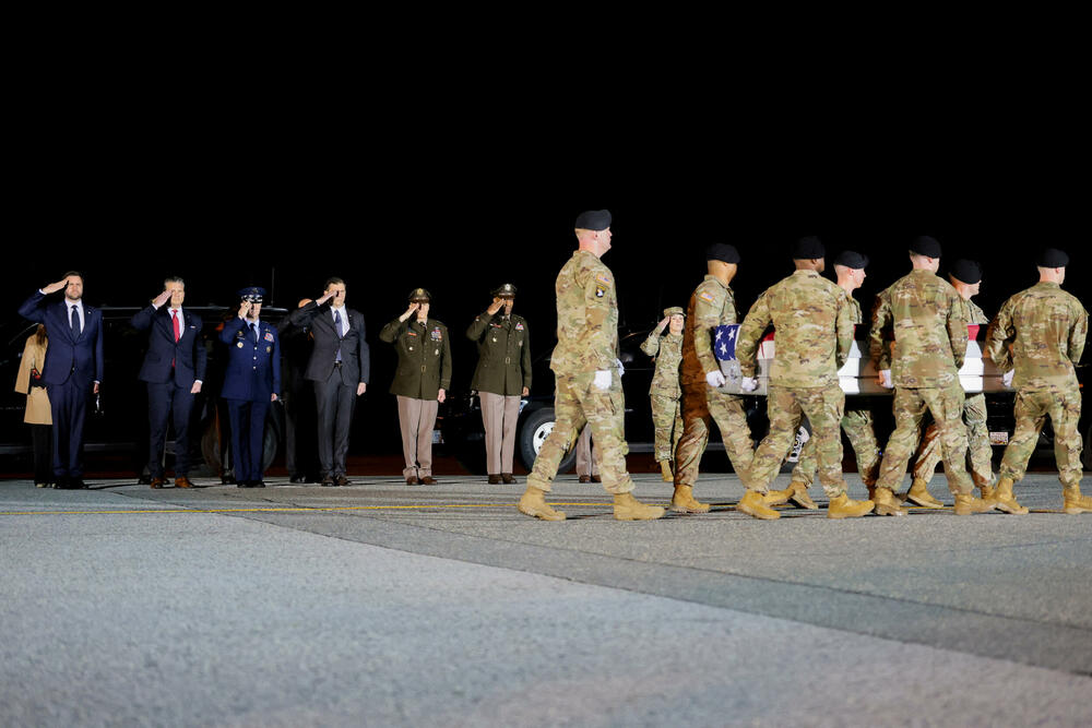 Hegset prisustvuje prenošenju tijela poginulih američkih vojnika