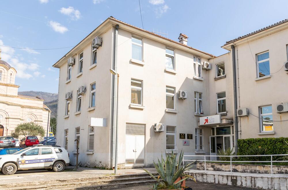 Kancelarije Komunalne policije i inspekcije Opštine Tivat...