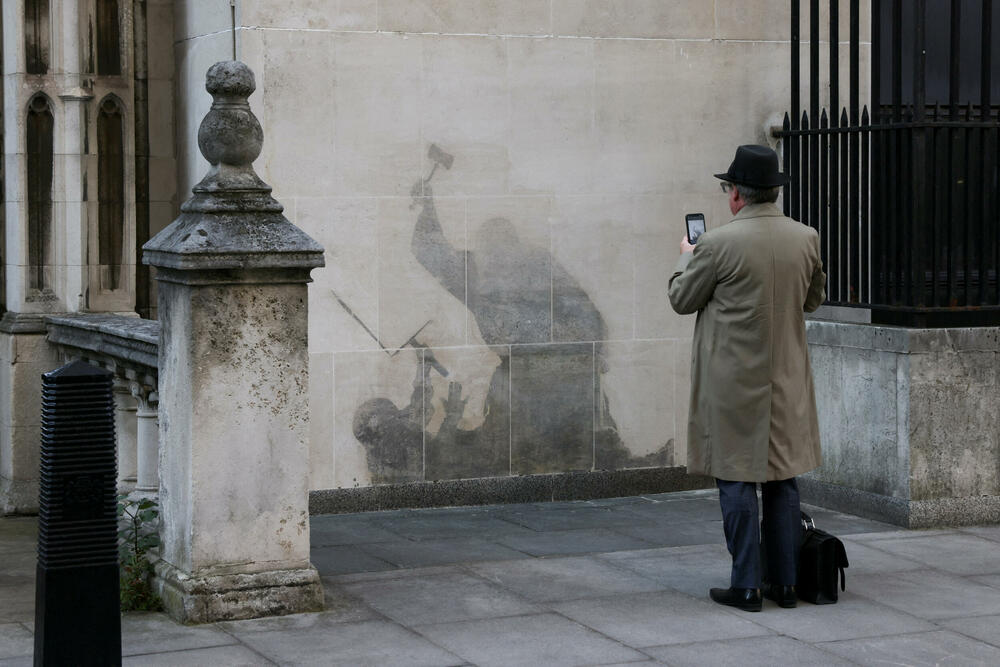 <p>Murali u Ukrajini, sudski spisi iz Njujorka, tragovi iz Bristola otkrivaju priču o Robinu Ganingemu, umjetniku koji je izgradio globalni mit o anonimnosti</p>