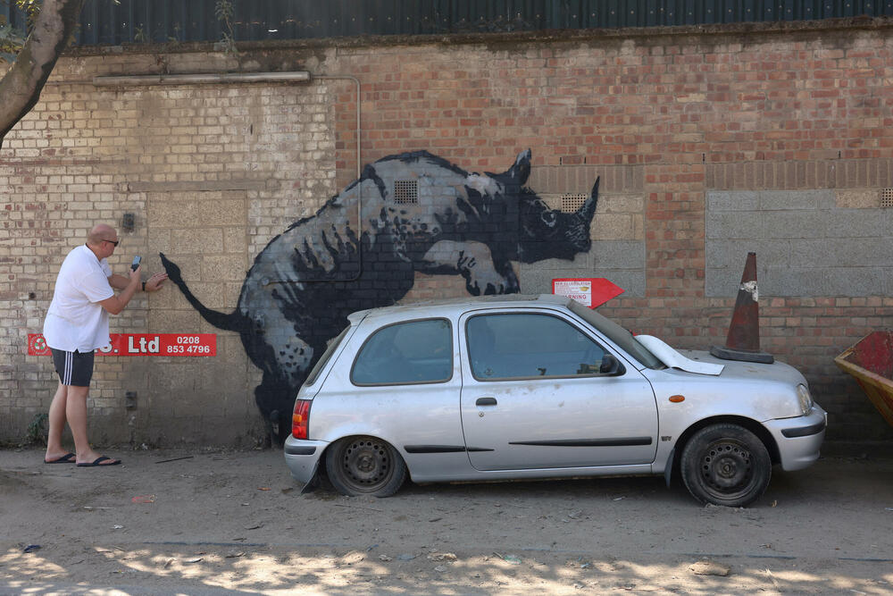 <p>Murali u Ukrajini, sudski spisi iz Njujorka, tragovi iz Bristola otkrivaju priču o Robinu Ganingemu, umjetniku koji je izgradio globalni mit o anonimnosti</p>