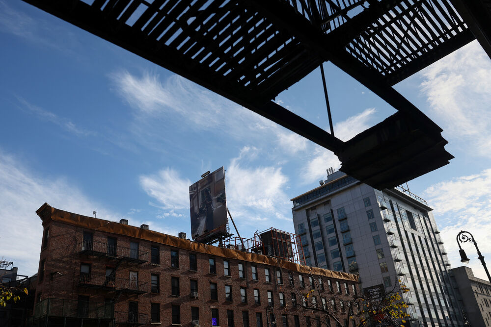 <p>Murali u Ukrajini, sudski spisi iz Njujorka, tragovi iz Bristola otkrivaju priču o Robinu Ganingemu, umjetniku koji je izgradio globalni mit o anonimnosti</p>