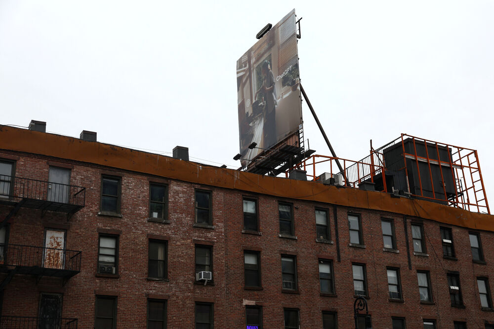 <p>Murali u Ukrajini, sudski spisi iz Njujorka, tragovi iz Bristola otkrivaju priču o Robinu Ganingemu, umjetniku koji je izgradio globalni mit o anonimnosti</p>