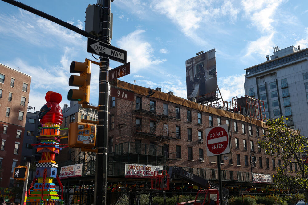 <p>Murali u Ukrajini, sudski spisi iz Njujorka, tragovi iz Bristola otkrivaju priču o Robinu Ganingemu, umjetniku koji je izgradio globalni mit o anonimnosti</p>