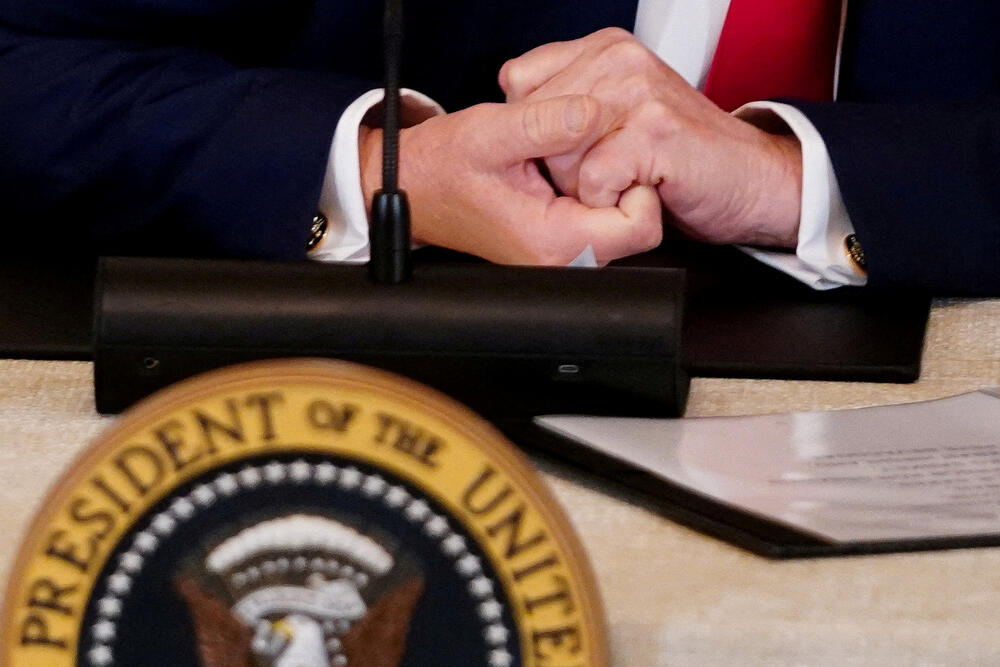 Tramp nastoji da pomiri suprotstavljene narative