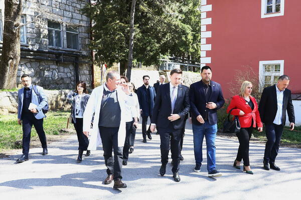 Završeni radovi na adaptaciji terasa bolnice u Brezoviku; Šimun:...