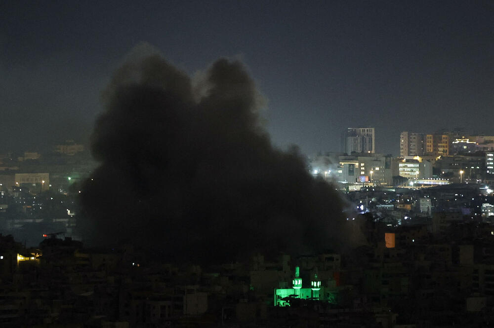 <p>Mnogi nemaju gdje da se smjeste, a vlada, koja se suočava s ozbiljnim nedostatkom novca, uspjela je da obezbijedi smještaj za oko 120.000 ljudi dok pokušava da otvori nova skloništa i dopremi dodatne zalihe</p>