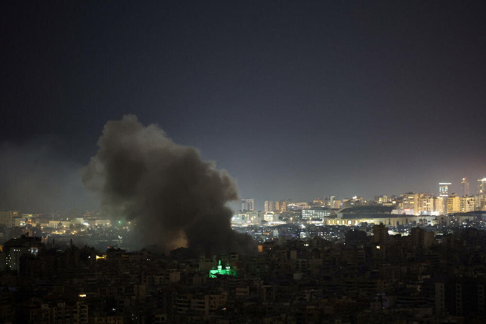 <p>Mnogi nemaju gdje da se smjeste, a vlada, koja se suočava s ozbiljnim nedostatkom novca, uspjela je da obezbijedi smještaj za oko 120.000 ljudi dok pokušava da otvori nova skloništa i dopremi dodatne zalihe</p>