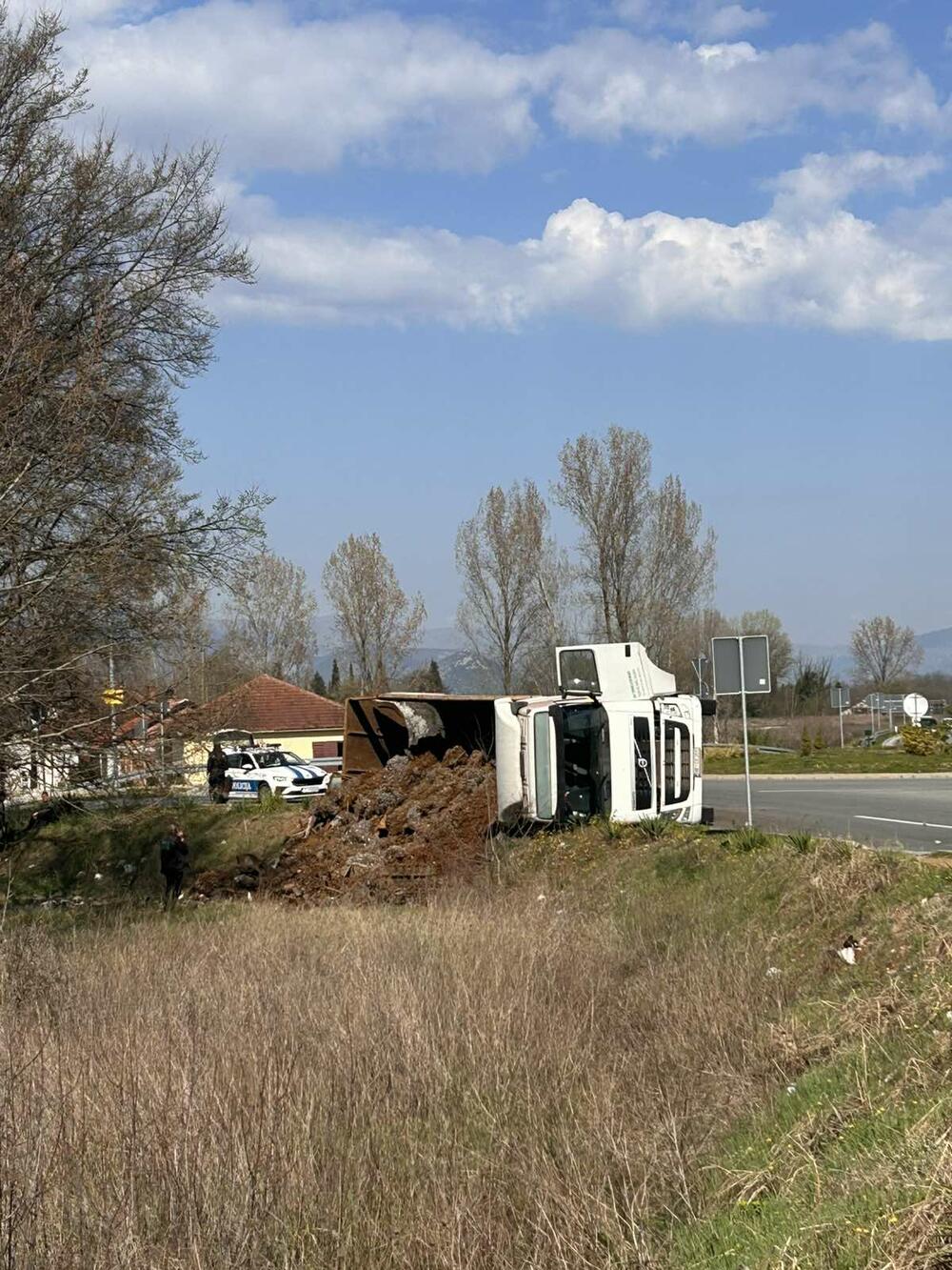 Prevrnuo se šleper na putu Podgorica - Danilovgrad