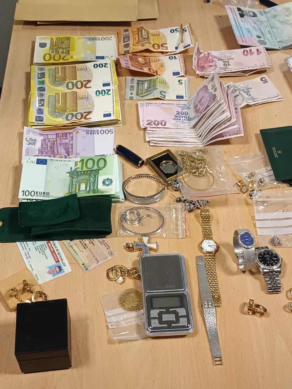 Neprijavljena roba i novac