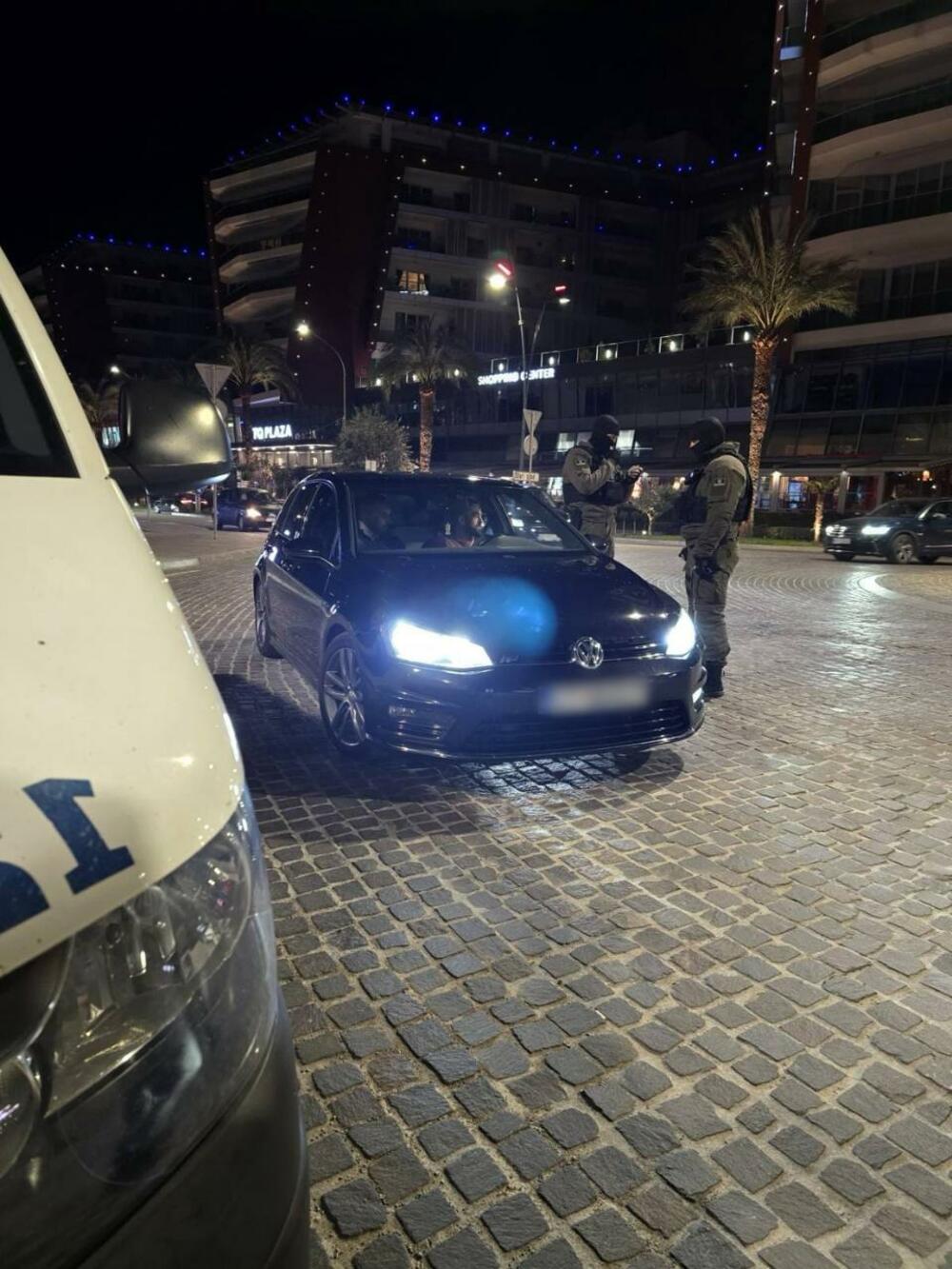 <p>Iz Upravce policije (UP) su rekli da su izvršene racije u 33 ugostiteljska objekta, u kojima je kontrolisano preko 1.500 osoba, od kojih oko 50 operativno interesantnih lica</p>