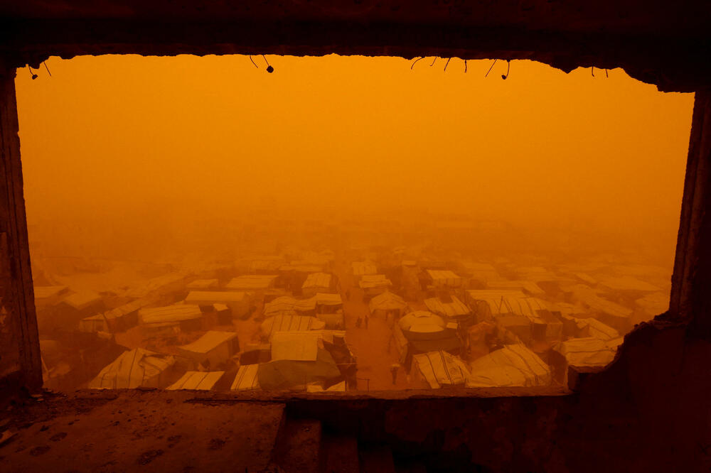 <p>Za fotografiju iz Bejruta, Rojters je naveo da prikazuje pogled na južna predgrađa tog grada tokom pješčane oluje, dok traje eskalacija sukoba između pokreta Hezbolah i Izraela</p>