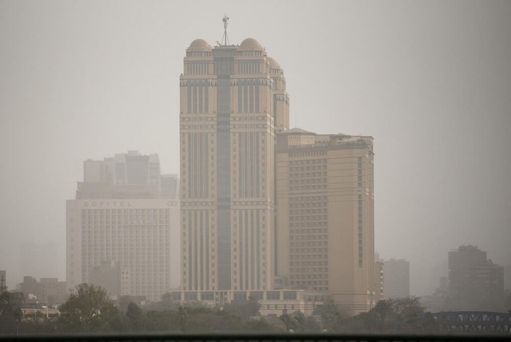<p>Za fotografiju iz Bejruta, Rojters je naveo da prikazuje pogled na južna predgrađa tog grada tokom pješčane oluje, dok traje eskalacija sukoba između pokreta Hezbolah i Izraela</p>