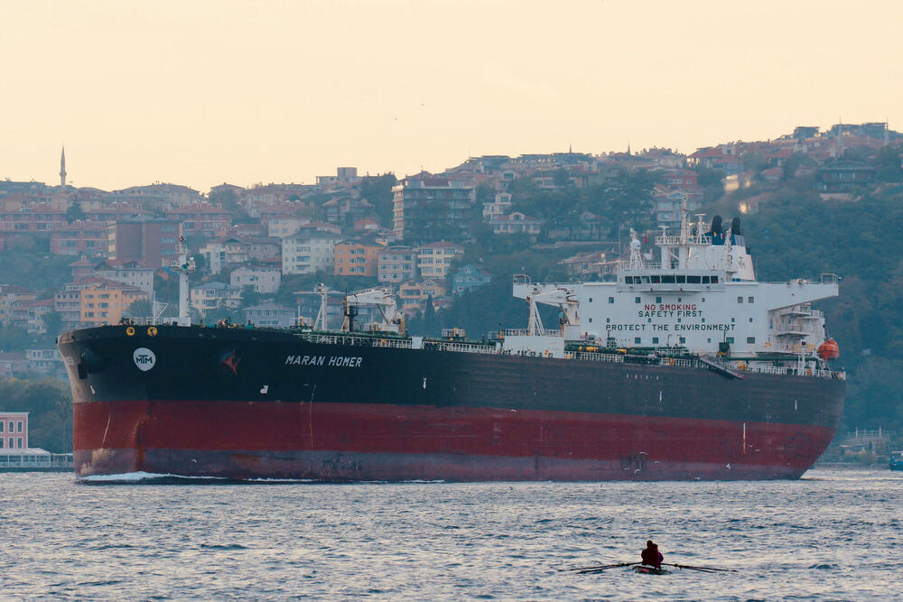 Grčki naftni tanker navodno oštećen u napadu dronom ili raketom...