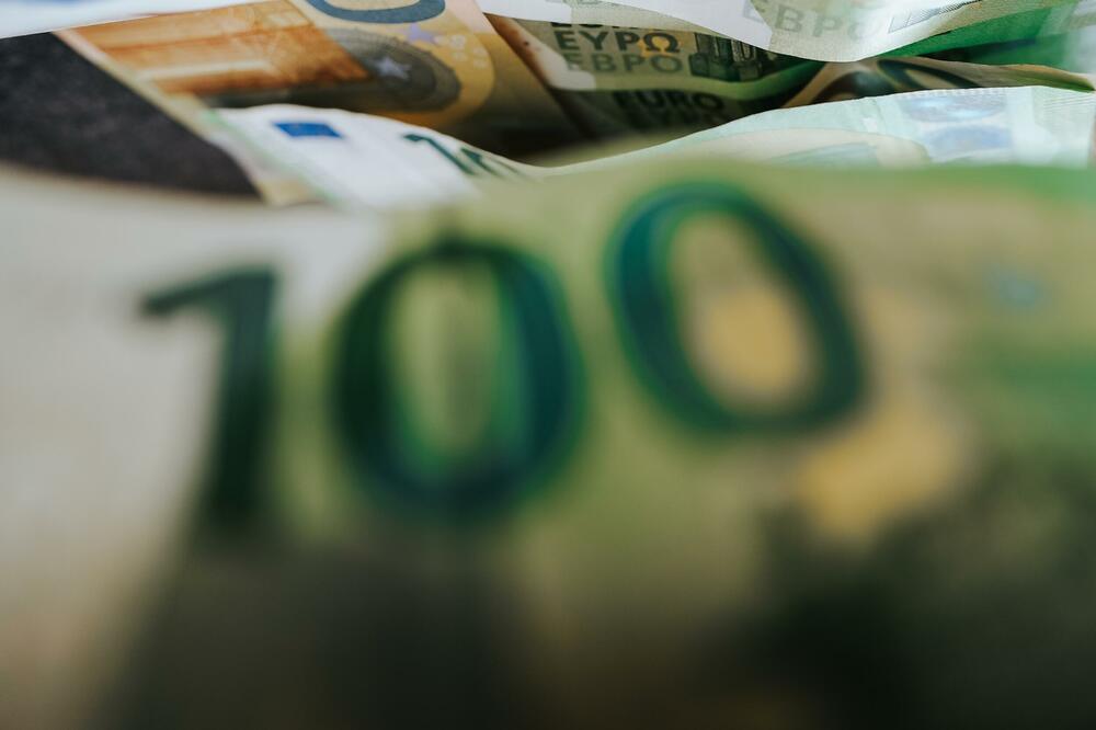 Posudili 50 hiljada eura, izgubili milion, Foto: Shutterstock