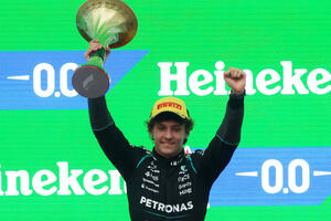 Antoneli u Mercedesu slavio u Šangaju, Italija napokon ima vozača...