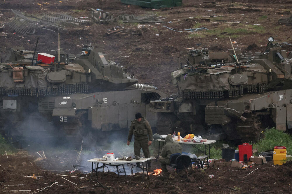 Izraelski vojnici na izraelskoj strani granice između Izraela i Libana, Foto: Reuters