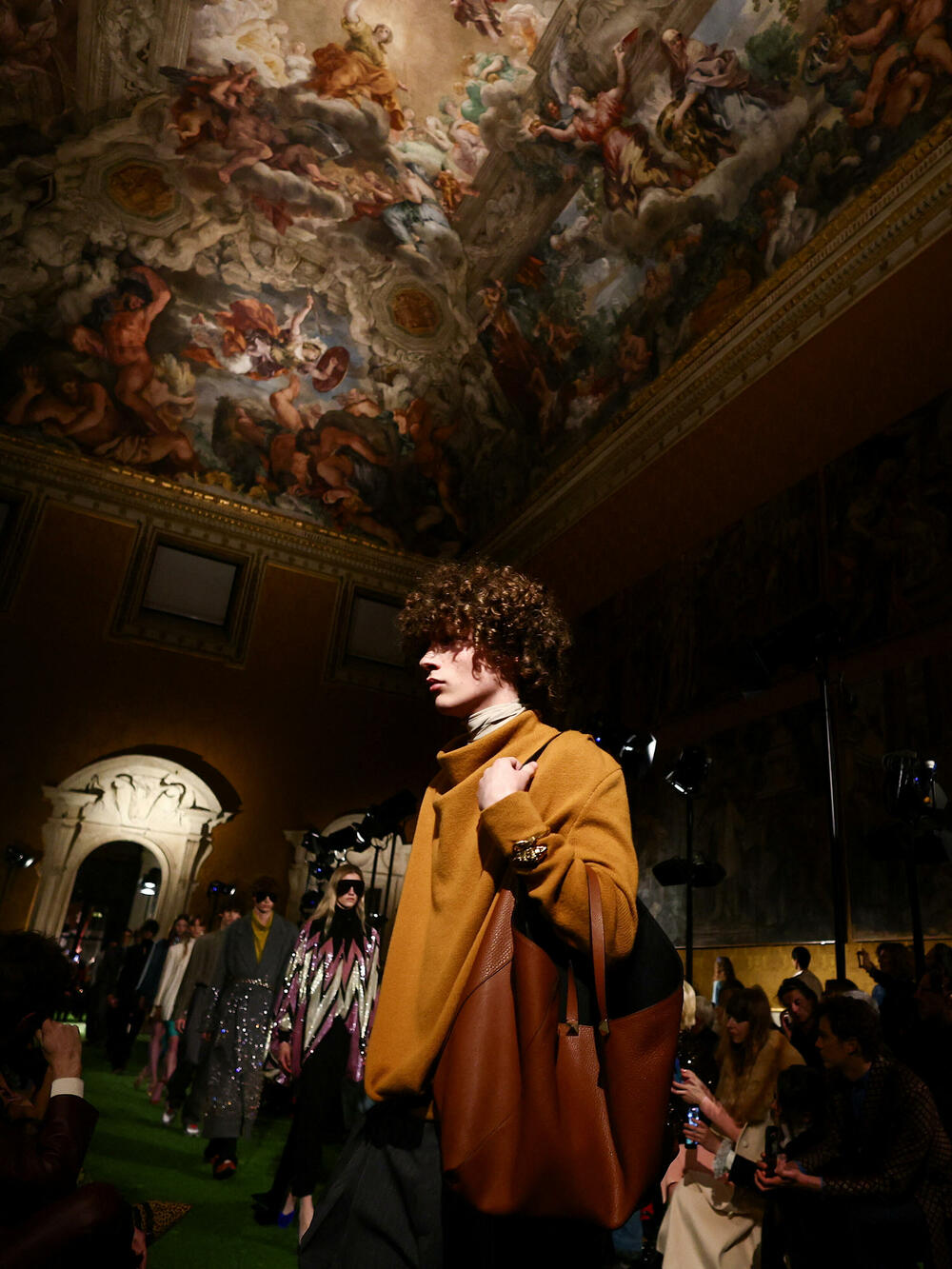 <p>Valentino je predstavio kolekciju za jesen/zimu 2026/2027.</p>  <p>Revija je održana u Palati Barberini, u Rimu.</p>