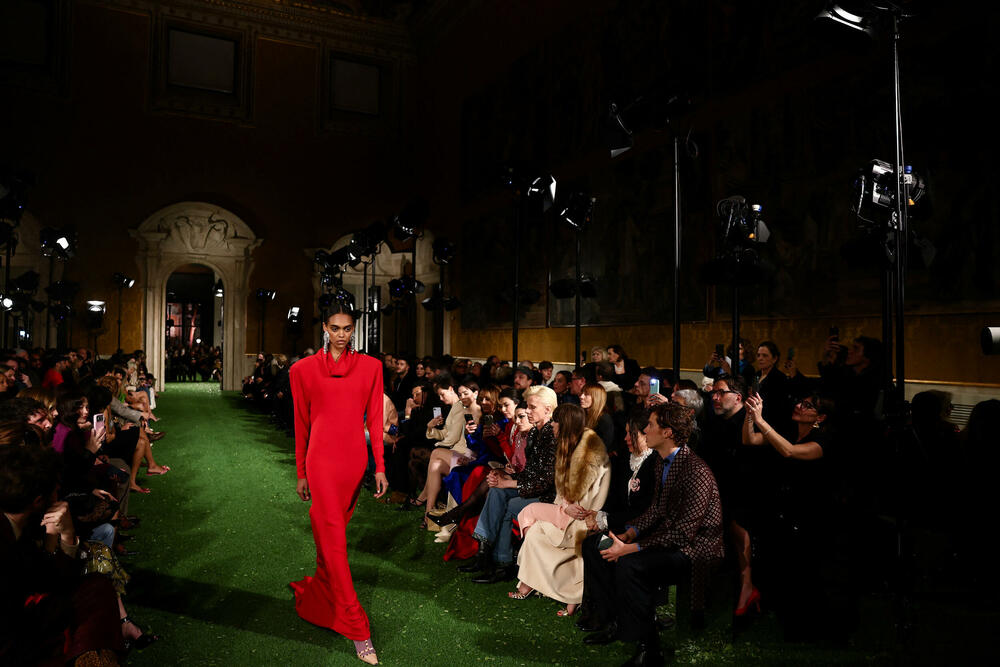 <p>Valentino je predstavio kolekciju za jesen/zimu 2026/2027.</p>  <p>Revija je održana u Palati Barberini, u Rimu.</p>