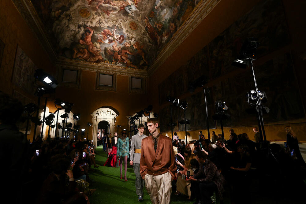 <p>Valentino je predstavio kolekciju za jesen/zimu 2026/2027.</p>  <p>Revija je održana u Palati Barberini, u Rimu.</p>