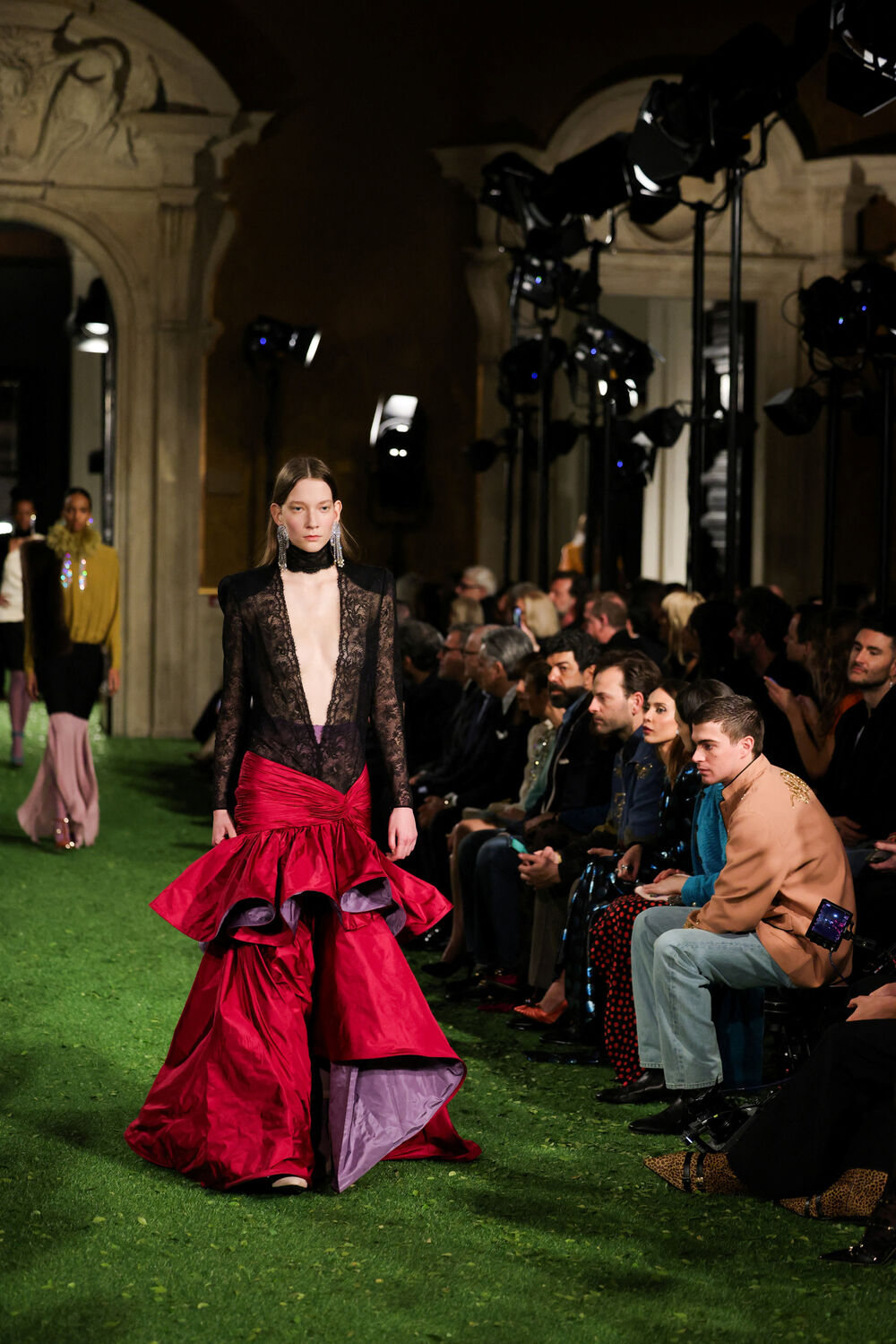 <p>Valentino je predstavio kolekciju za jesen/zimu 2026/2027.</p>  <p>Revija je održana u Palati Barberini, u Rimu.</p>