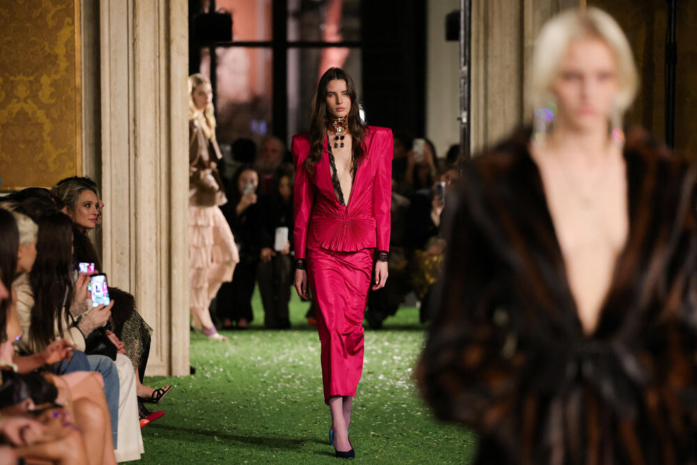 <p>Valentino je predstavio kolekciju za jesen/zimu 2026/2027.</p>  <p>Revija je održana u Palati Barberini, u Rimu.</p>