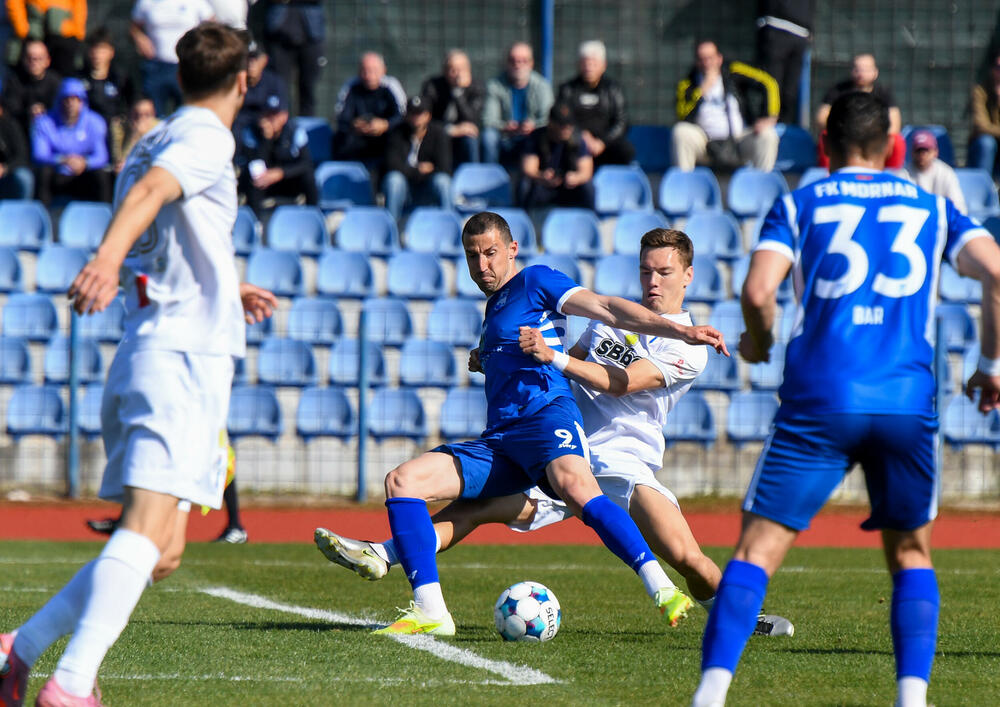 Sekulić postiže gol