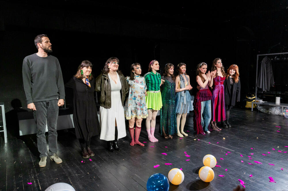 Ansambl na poklonu, Foto: Đorđe Cmiljanić