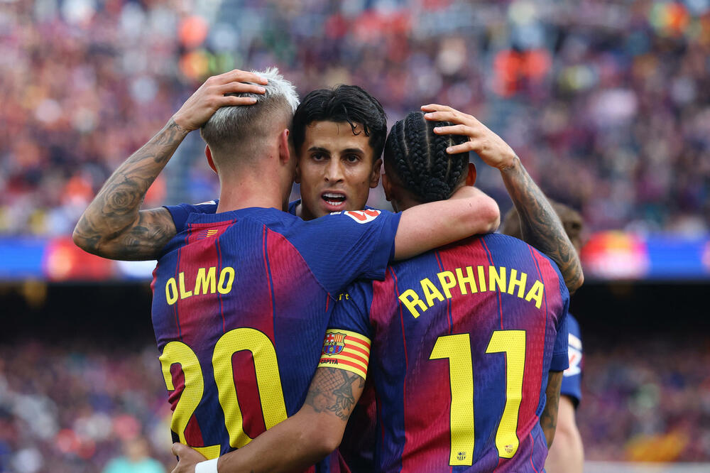 Fudbaleri Barselone proslavljaju pogodak, Foto: Reuters